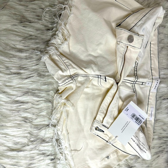 NWT FRAME Size 31 Le Brigette Raw Fray Mid-Rise Chalked Denim Shorts - Picture 4 of 5